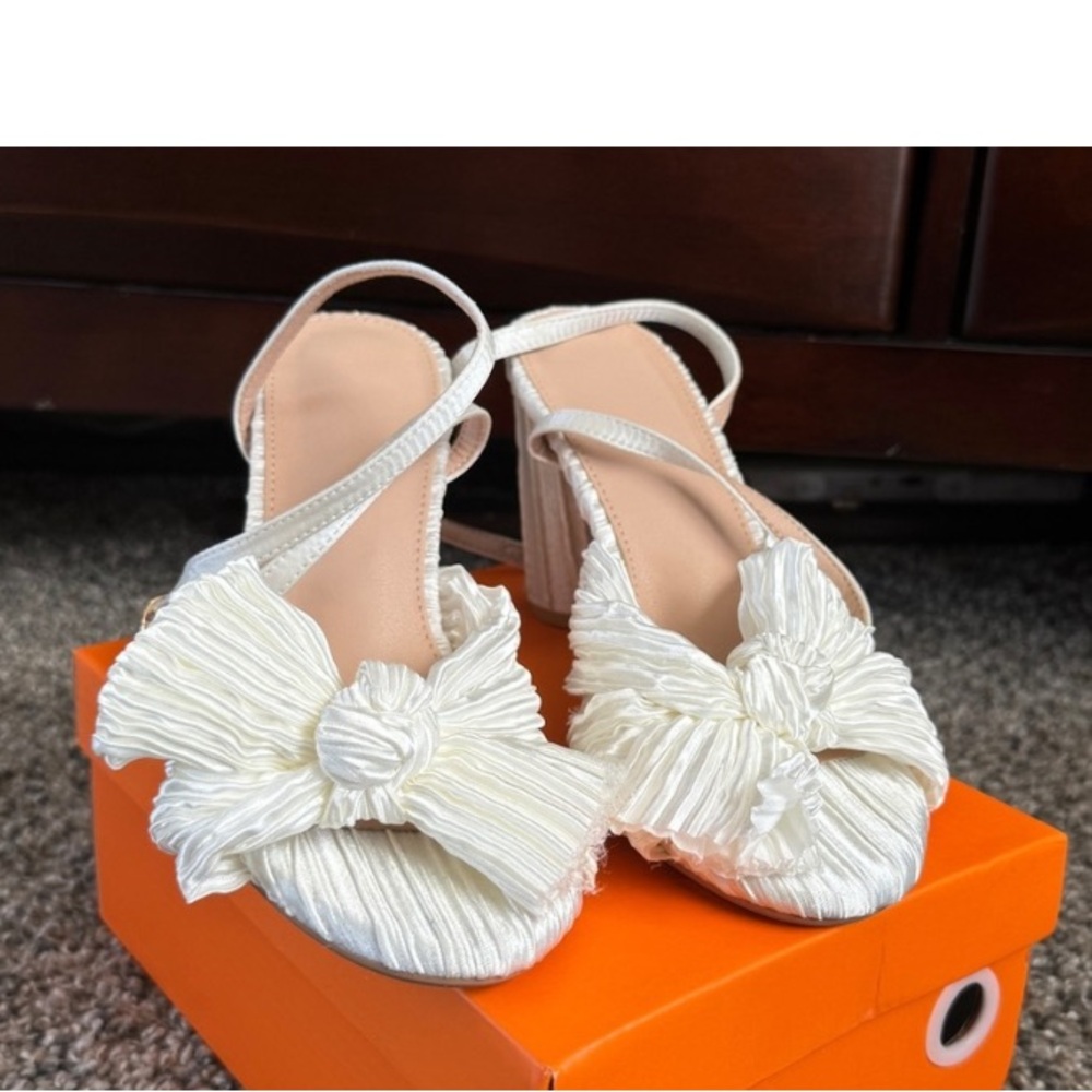 White bow heels